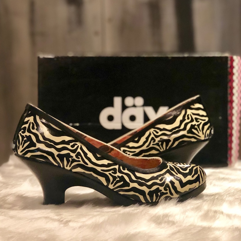 Dav Black Zebra Rain Pumps Sz 8.5